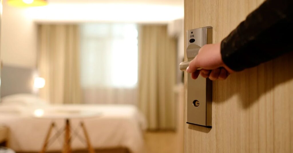 Otel Terliği Seçiminde Göz Önünde Bulundurmanız Gereken 7 Önemli Faktör